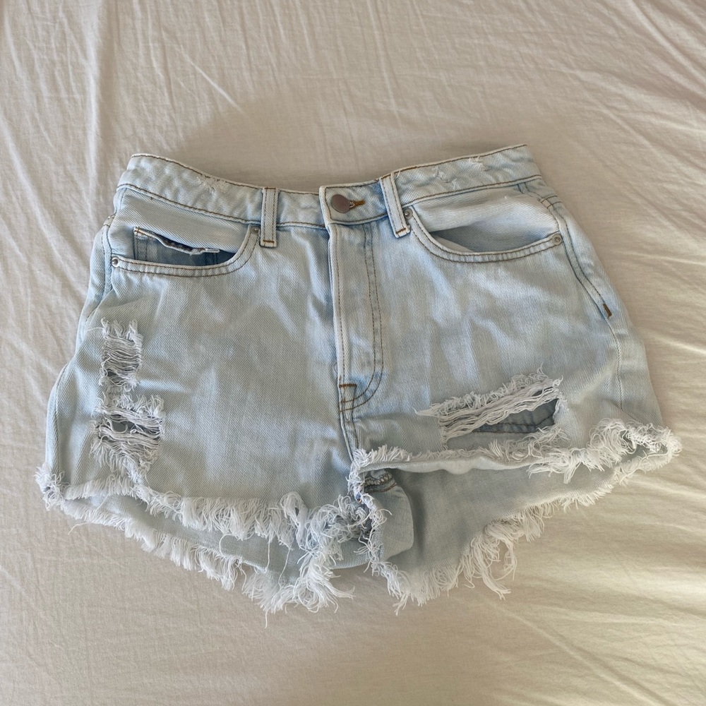 H&M light wash jean shorts